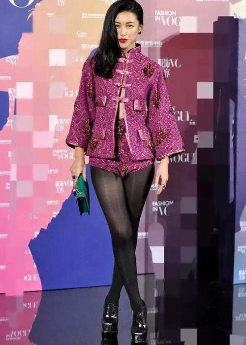 明星黑丝袜穿搭 明星八卦爆料网站推荐,揭秘明星黑丝袜穿搭背后的时尚秘密与八卦风云